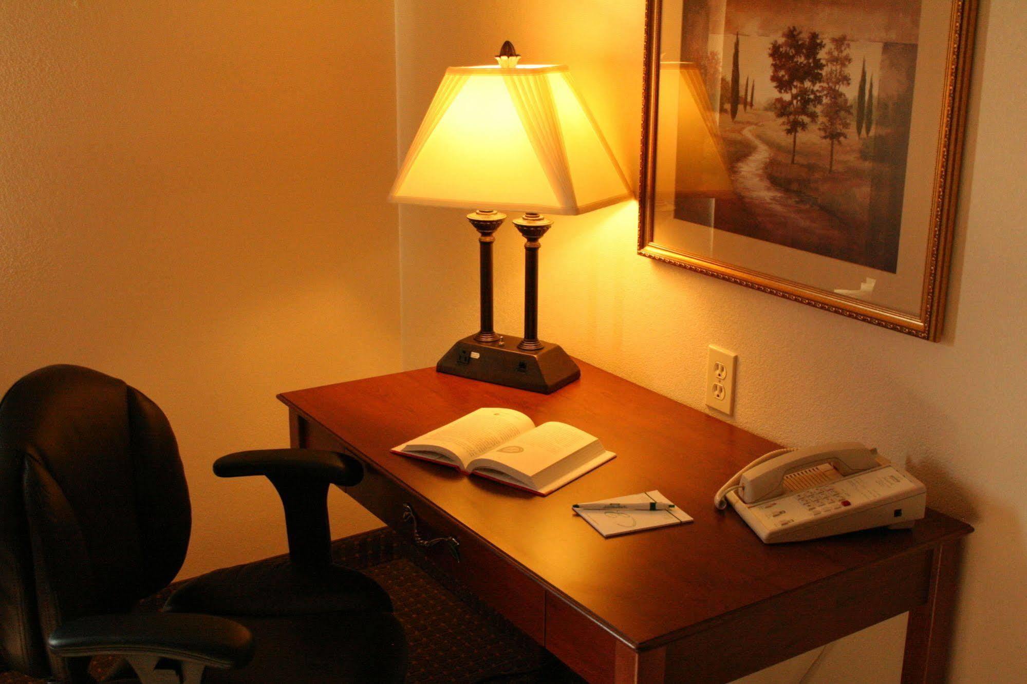 Expressway Hotel 3*